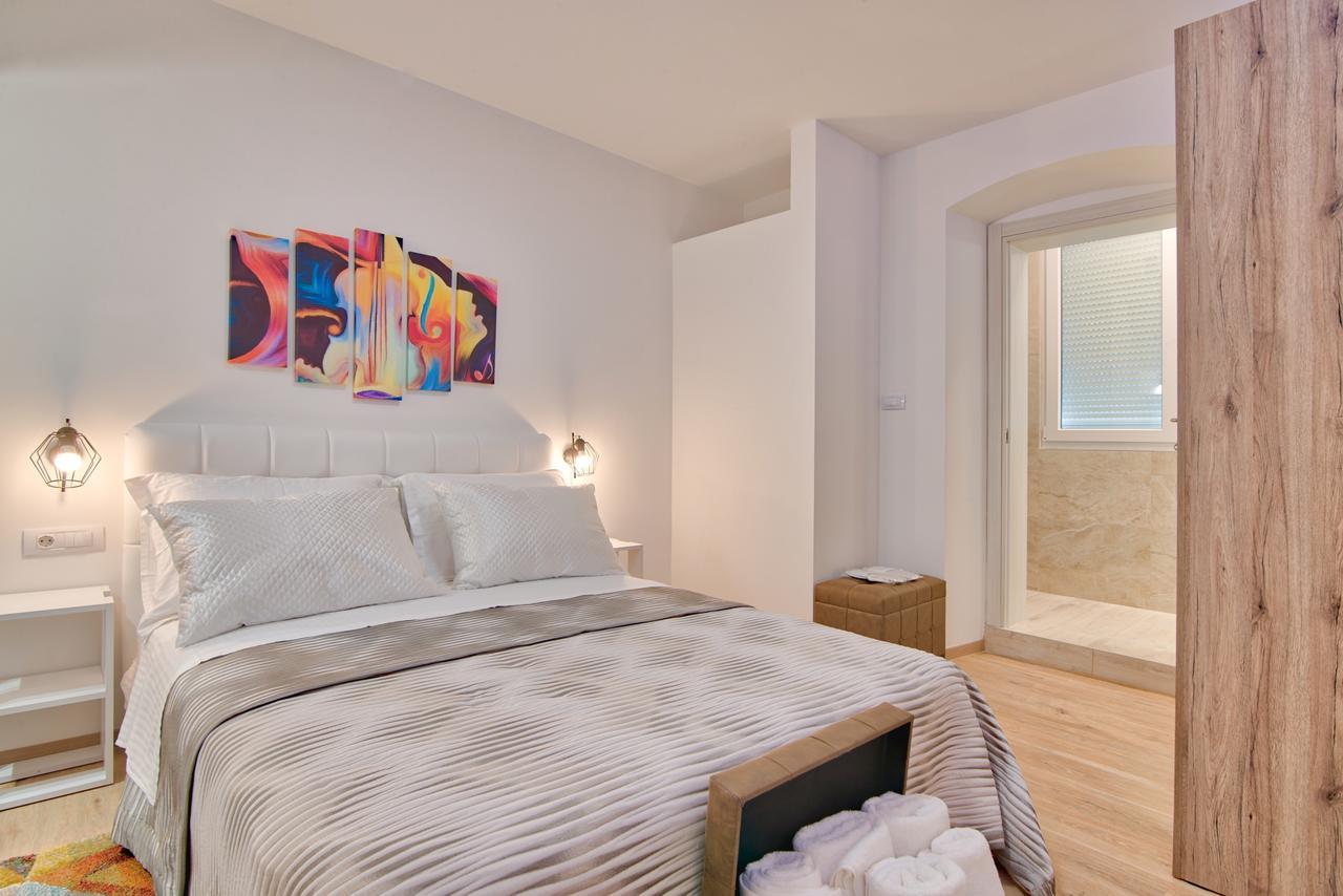 Candler'S Old Town Apartments Pula Ngoại thất bức ảnh