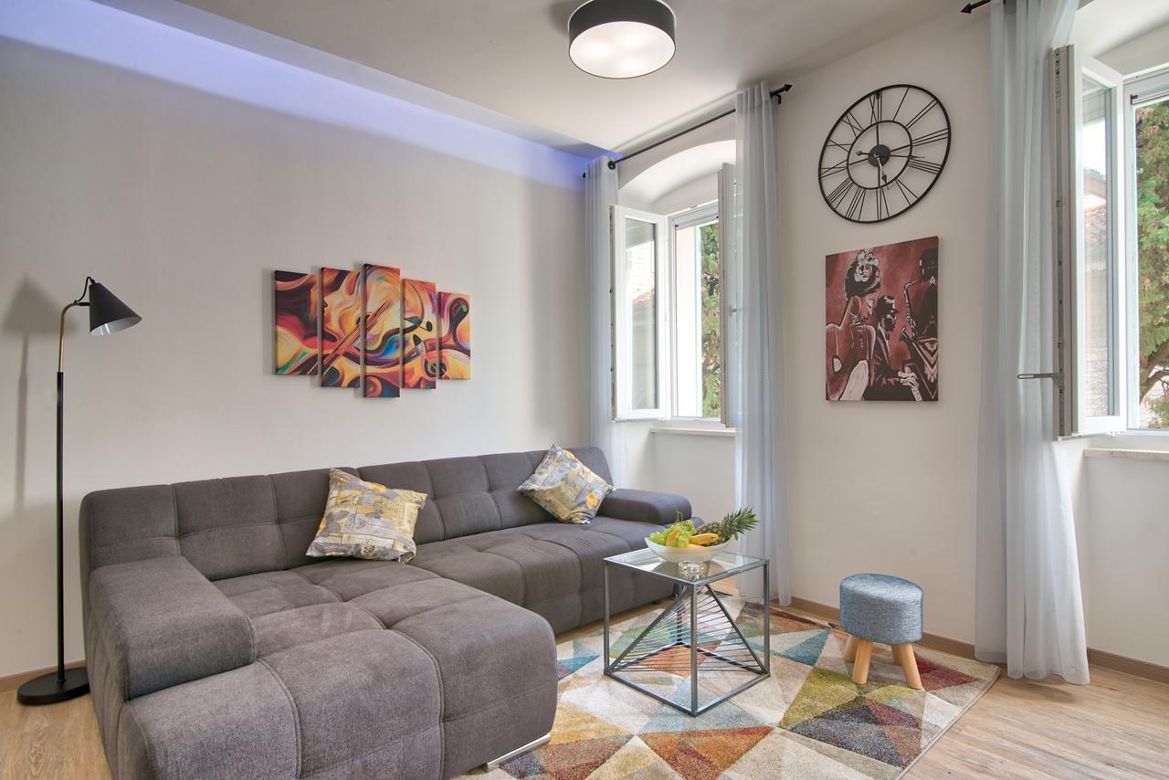 Candler'S Old Town Apartments Pula Ngoại thất bức ảnh